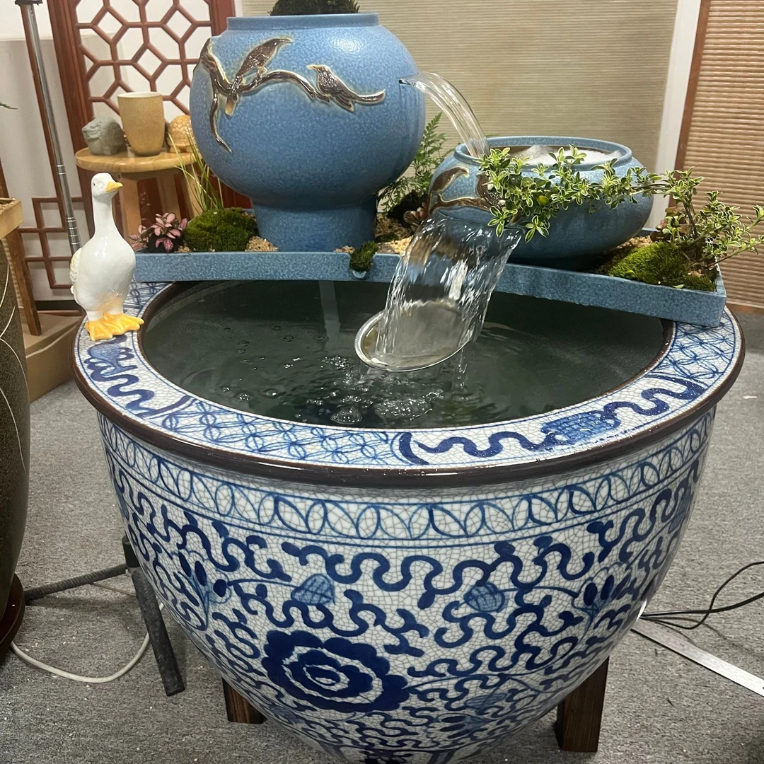 青花手绘冰裂缸搭配流水摆件古法养鱼造景