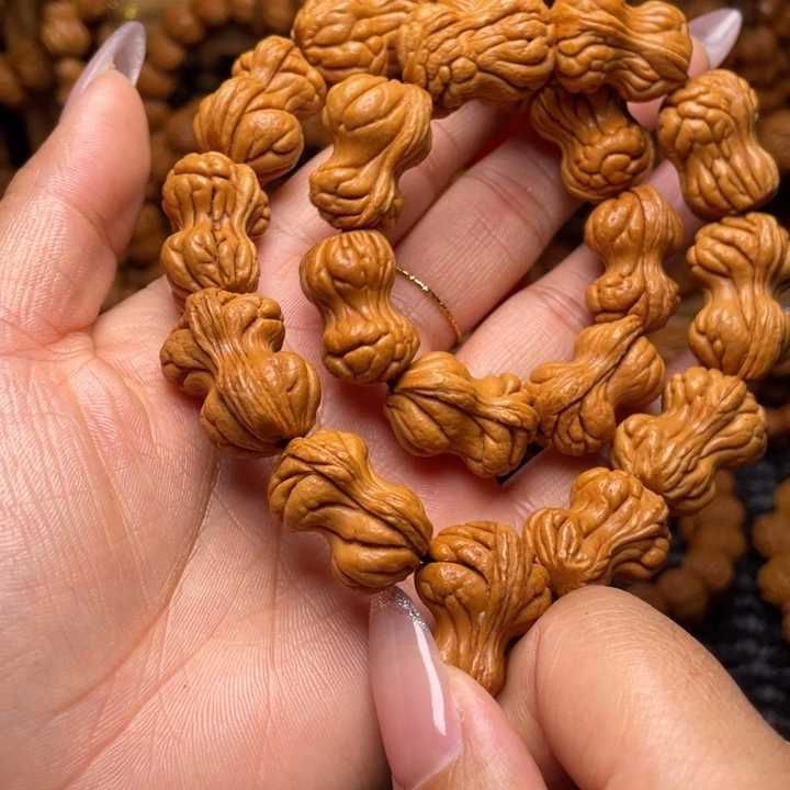 木质类龙纹桃枭挂件