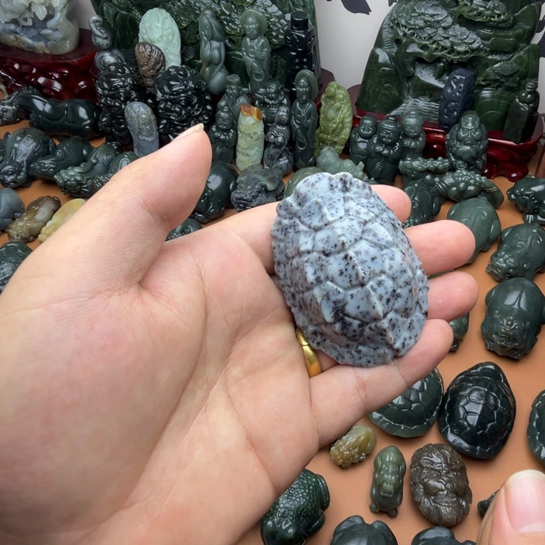 和田玉未镶嵌把件