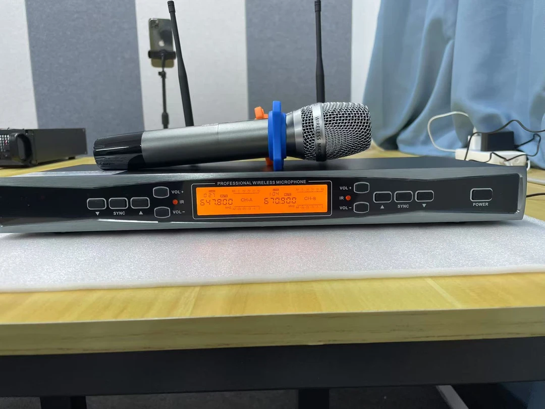 飞雅图 专业级U段调频无线话筒一拖二家用唱歌KTV户外演唱麦克风