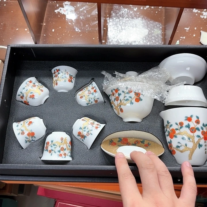 孤品茶具套装等。