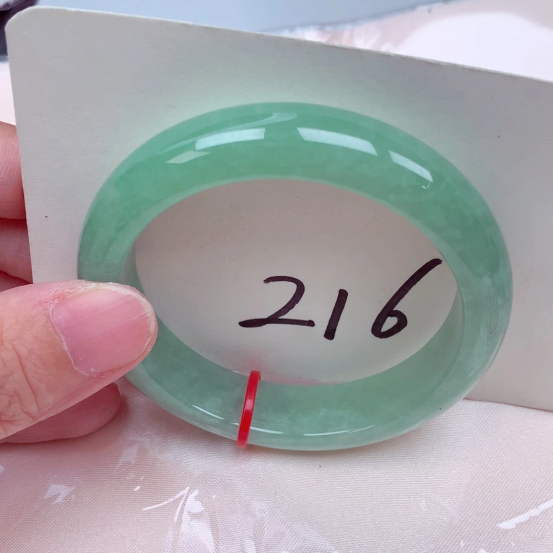 翡翠手镯未镶嵌翡翠