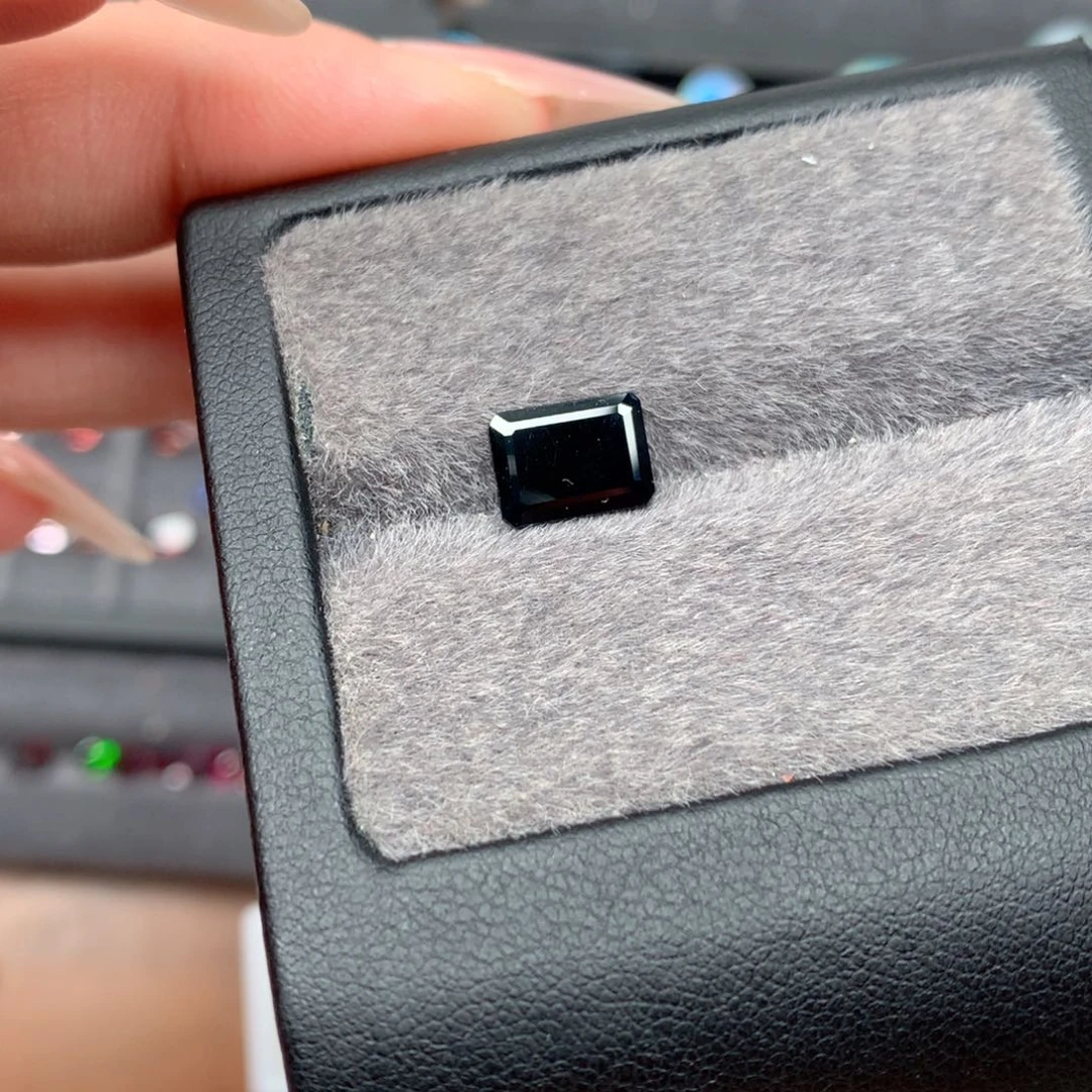 蓝宝石裸石未镶嵌1.675克拉