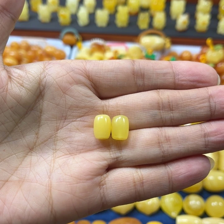 琥珀未镶嵌裸石卡7加桶珠一对