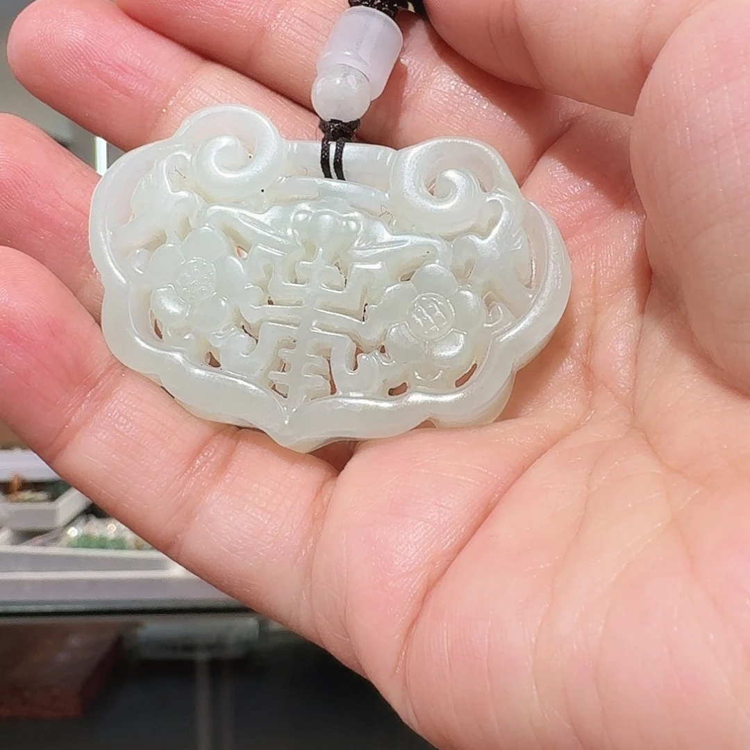 岫玉未镶嵌颈饰吊坠