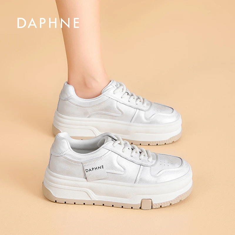 达芙妮百搭小白鞋2026新款松糕鞋圆头厚底中帮爆款休闲运动板鞋YZ