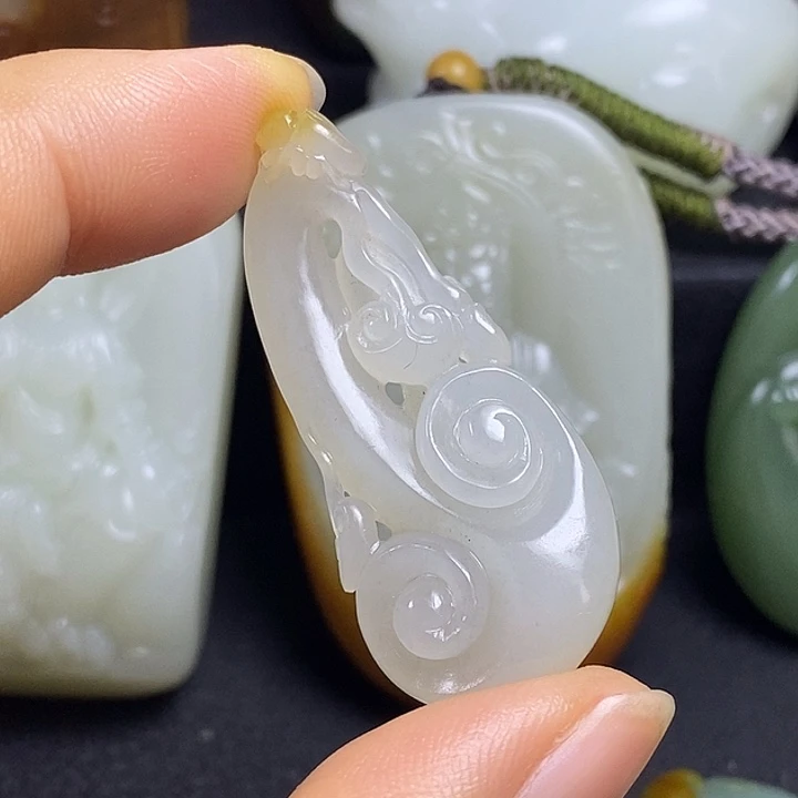 和田玉未镶嵌颈饰