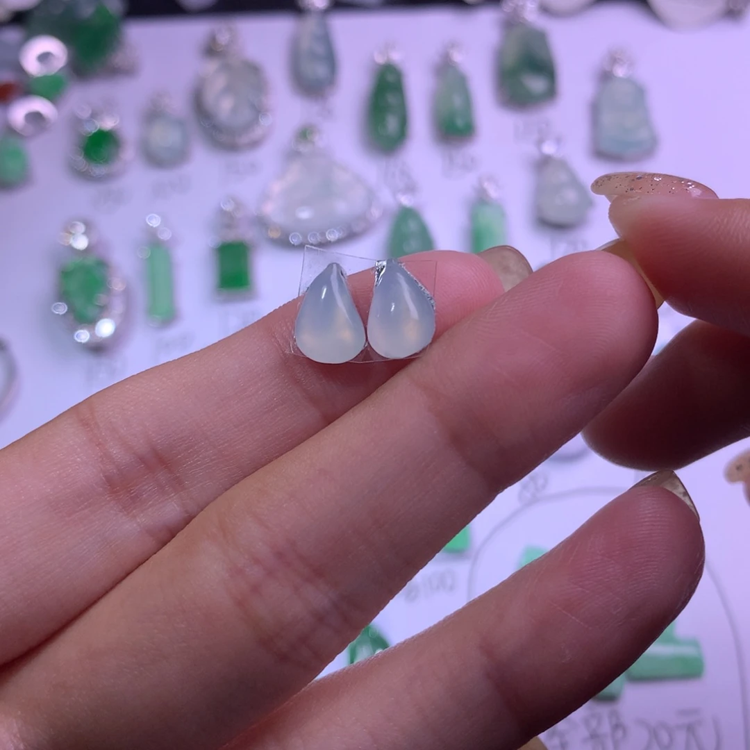 翡翠未镶嵌颈饰瓜