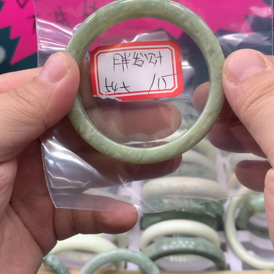 透闪石-蛇纹石玉手镯未镶嵌胖*财