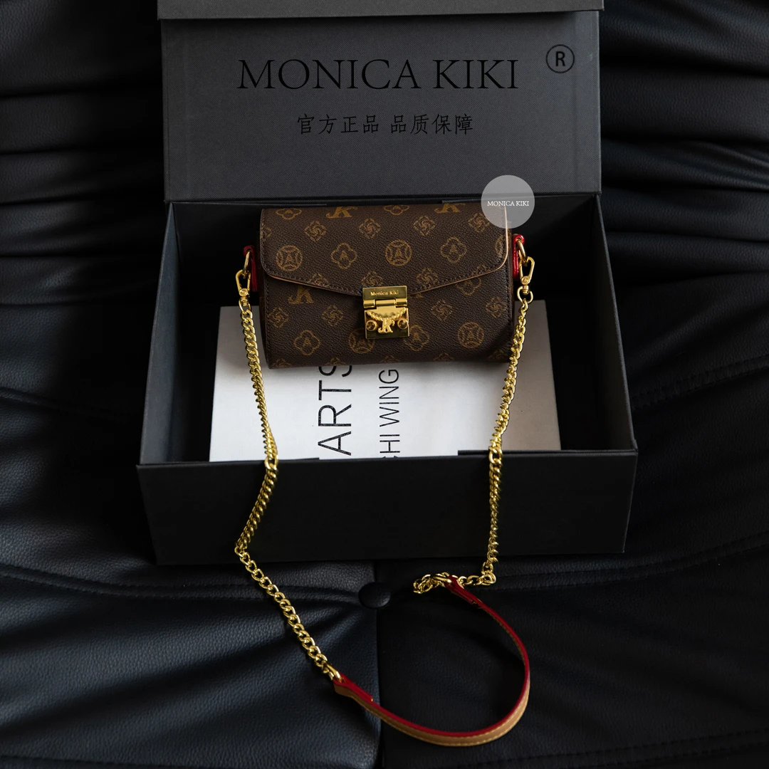 MONICA KIKI/莫妮卡奇奇2025经典复古小众百搭斜挎邮差包8220