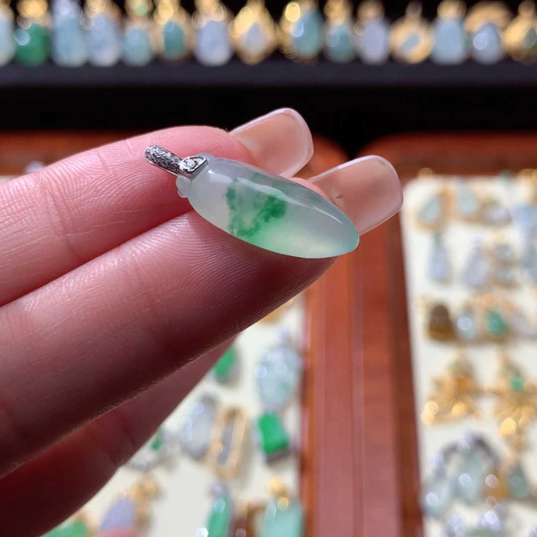 翡翠颈饰18K金镶嵌壹***翡翠