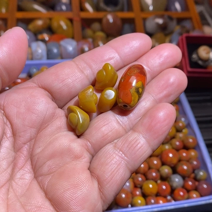 玛瑙/玉髓战国红单珠未镶嵌*️****