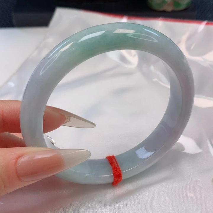 翡翠手镯未镶嵌?58圈
