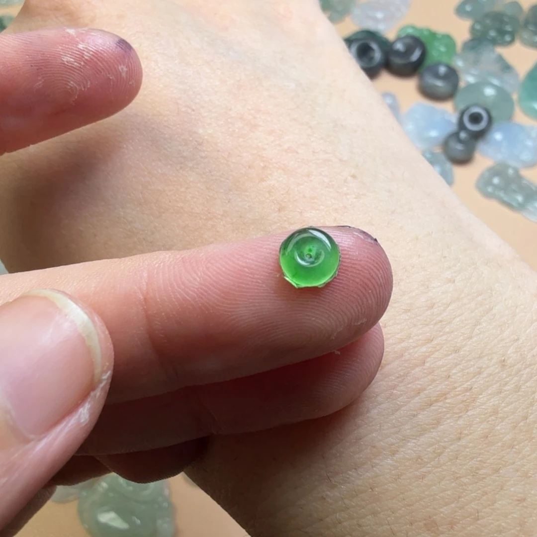 翡翠未镶嵌颈饰51