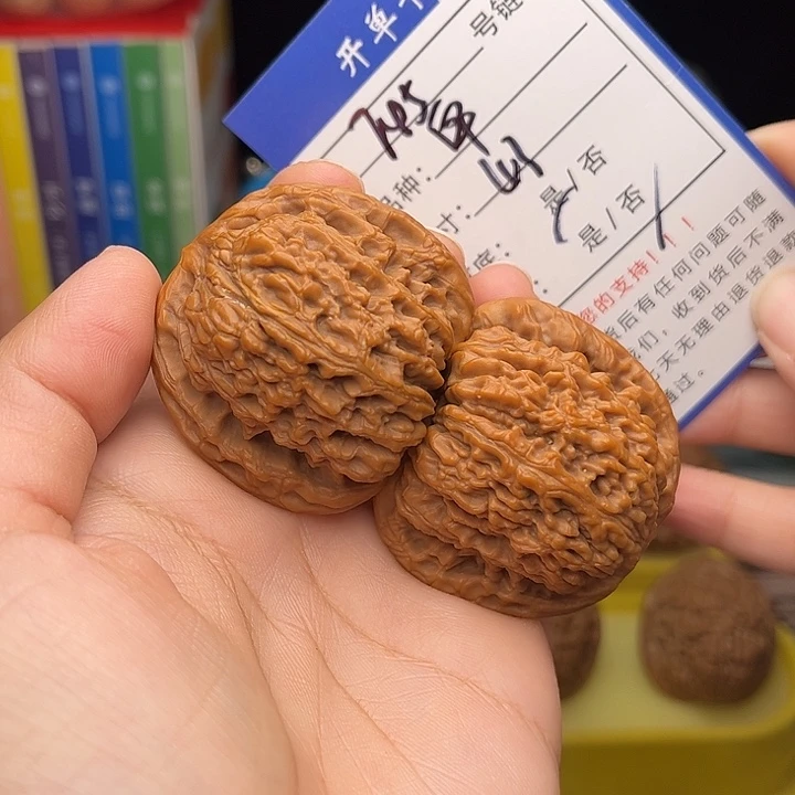 文玩核桃手捻核桃