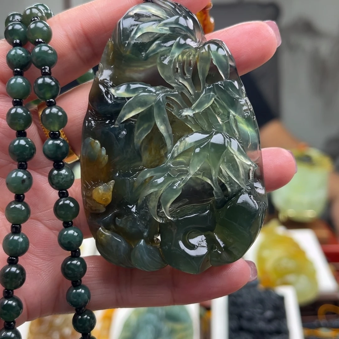 蛇纹石玉未镶嵌颈饰挂件