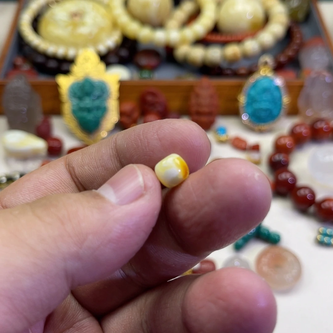 L***哲琥珀未镶嵌珠宝奇石10