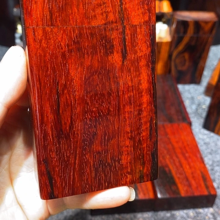 檀香紫檀（小叶紫檀）洪**天中