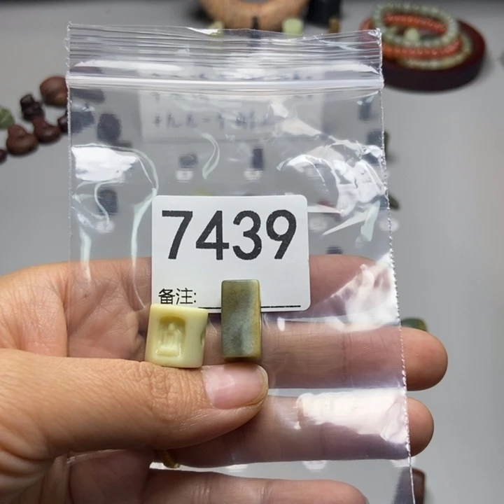 触***及蛇纹石玉未镶嵌项链