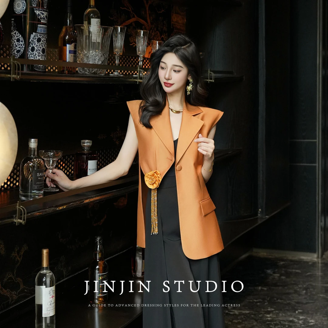 MD进进原创【鎏金年代】2025夏季港风穿搭别致时髦洋气马甲上衣