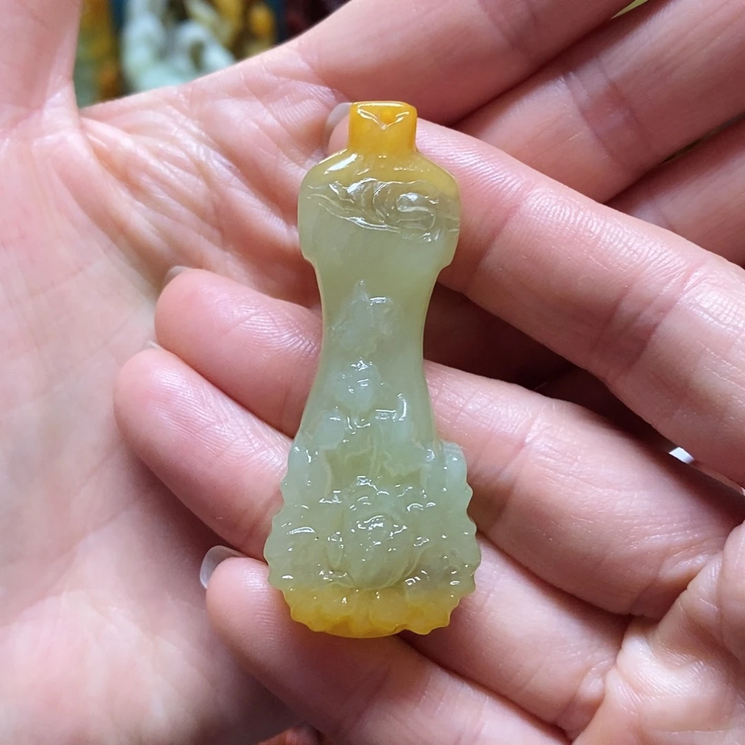 岫玉未镶嵌吊坠(赠链)