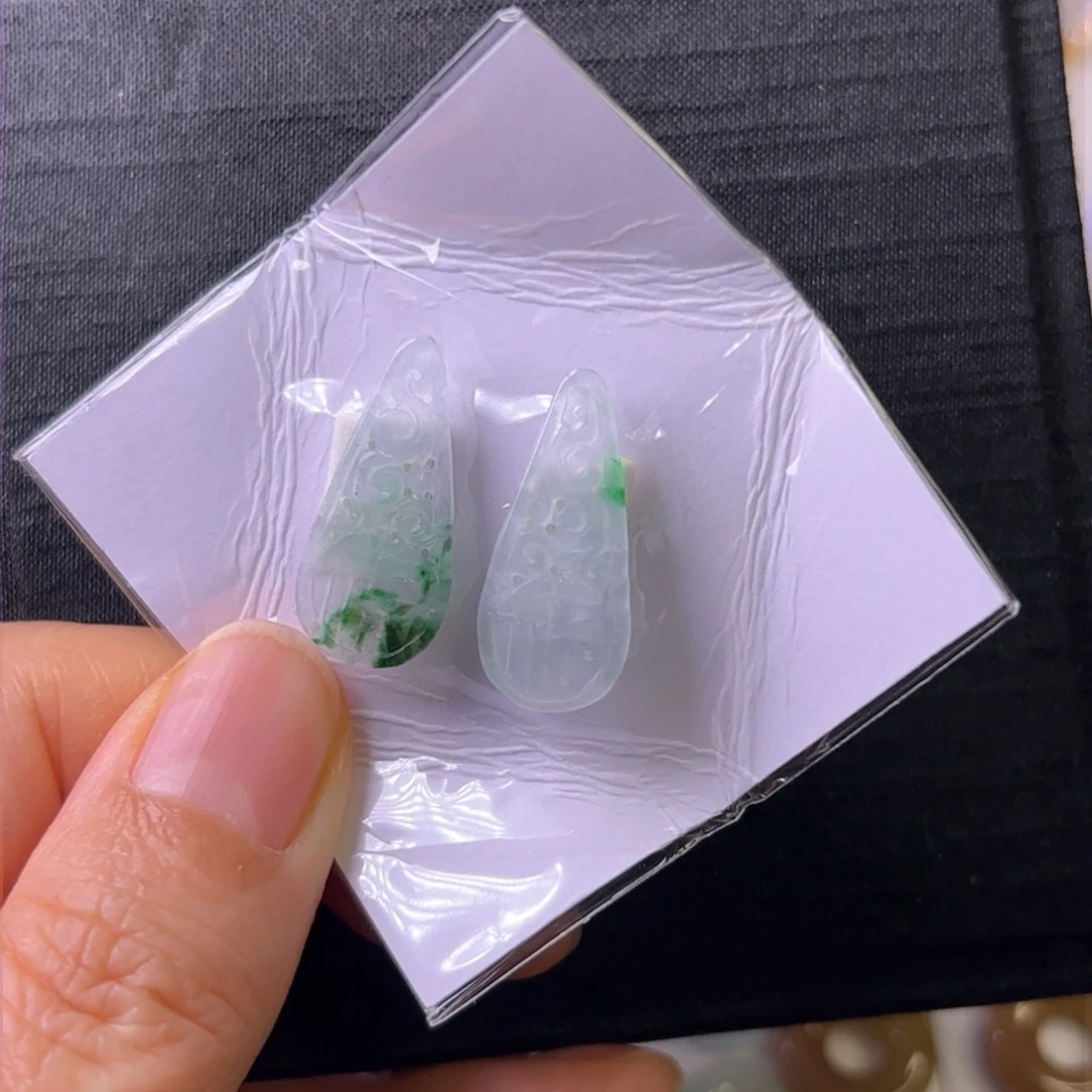 翡翠耳饰未镶嵌花片