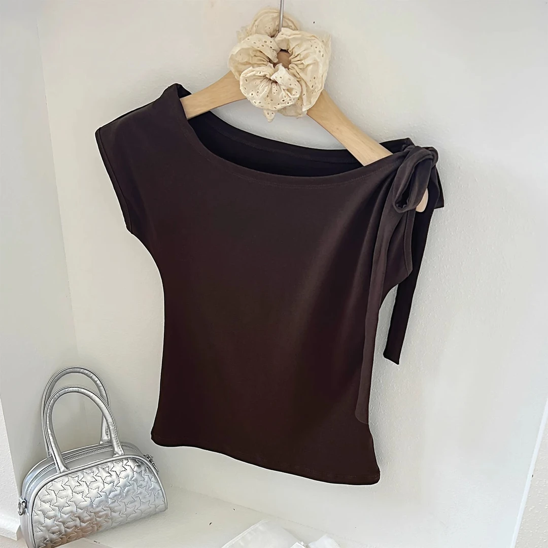 蝴蝶结露肩纯色斜肩短袖t恤女2025夏季新款纯欲出游绝美短款上衣