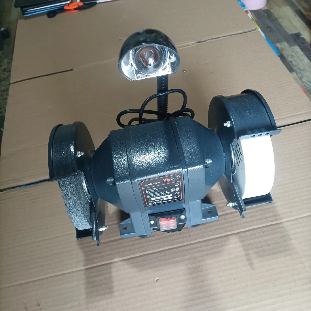 库存机器台式砂轮机做工精良，品质优良，不同产品略有灰尘介意勿拍