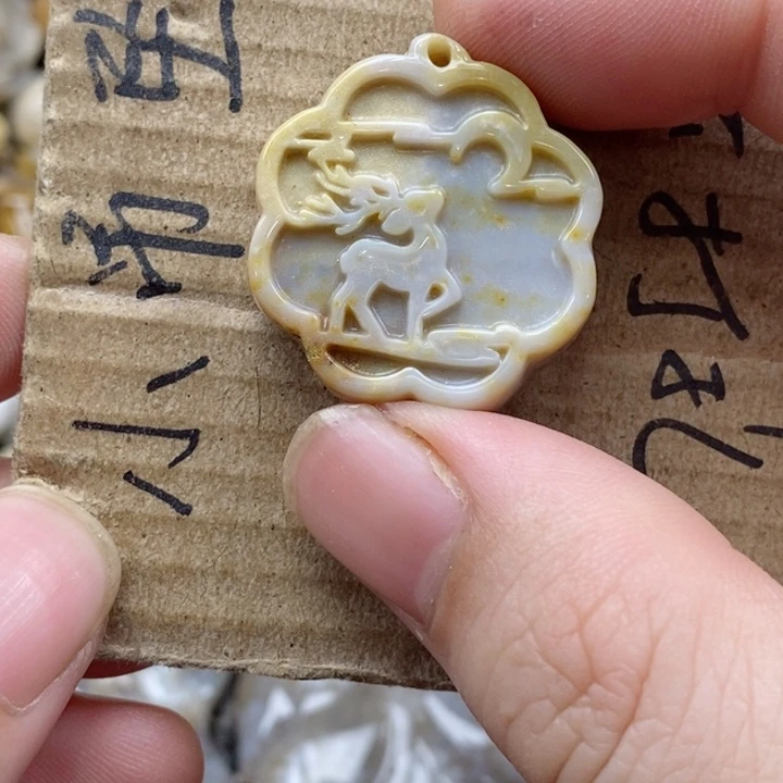 颈饰未镶嵌硅化珊瑚（珊瑚玉）用****1有瑕