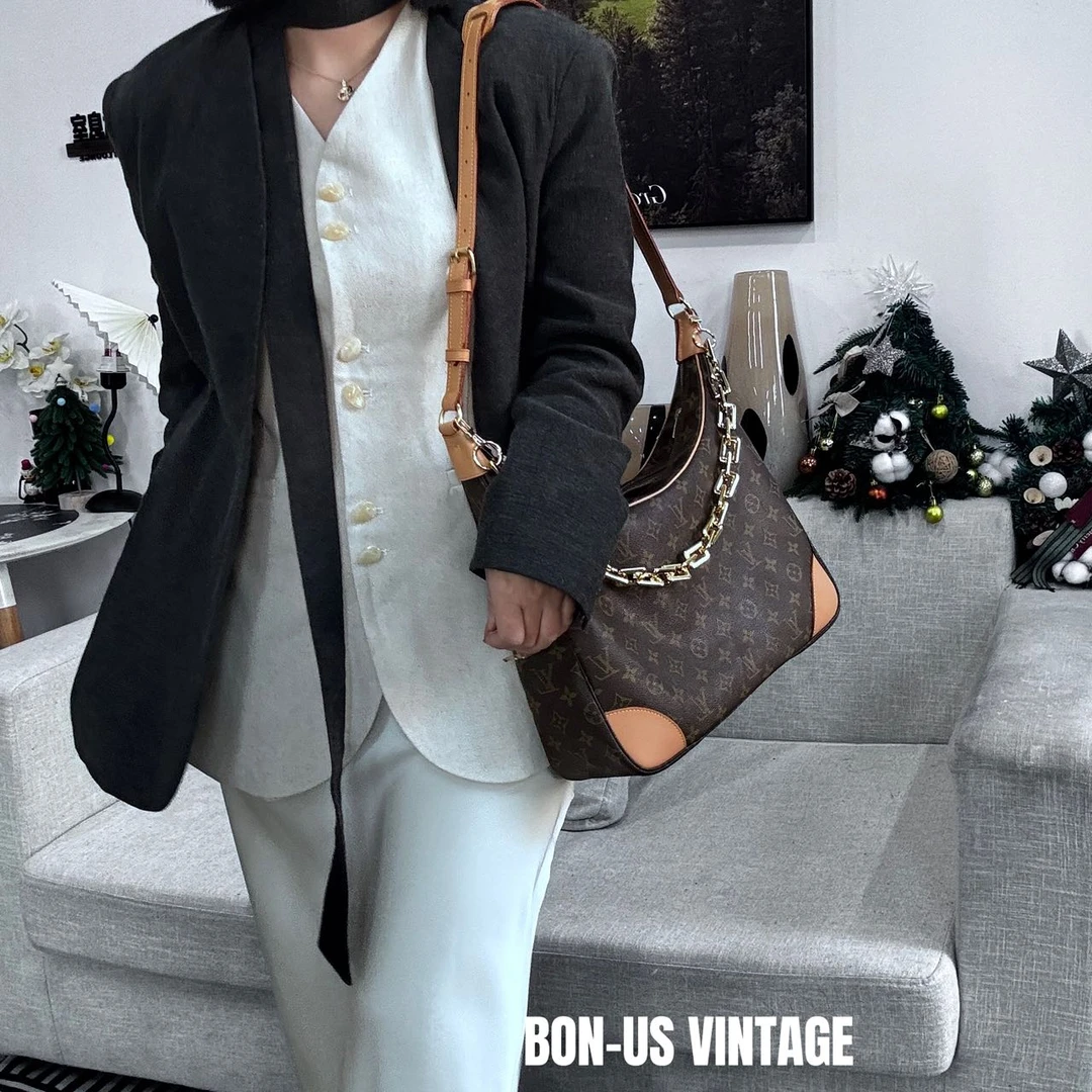 95新 LouisVuitton/路易威登 8613452/大号牛角包配皮换新