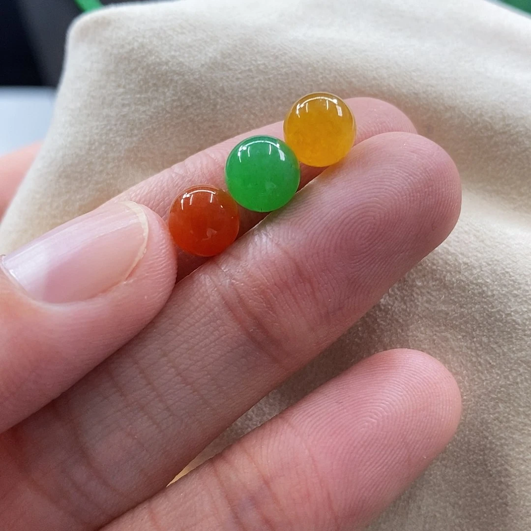 翡翠散珠一手三彩