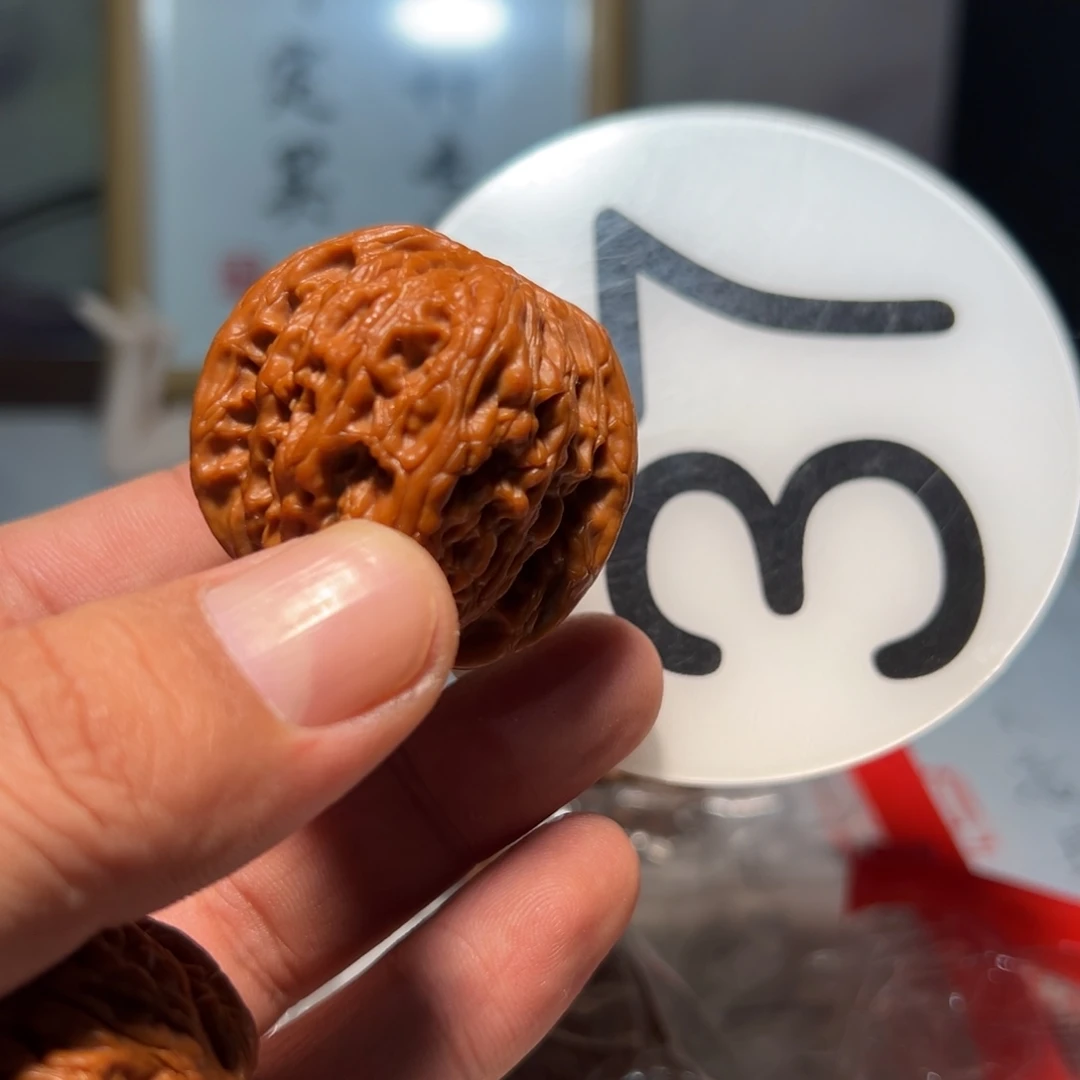 嘎***奥文玩核桃，白色37号
