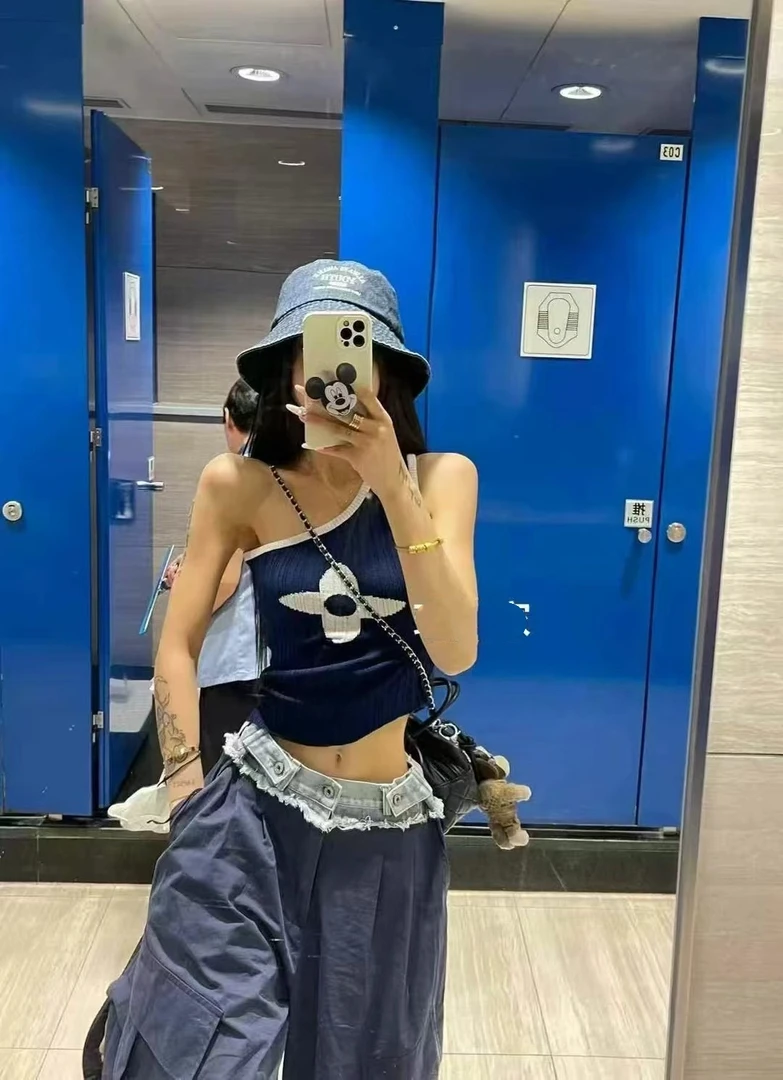 洁哥 新品斜肩蓝白撞色针织吊带小背心