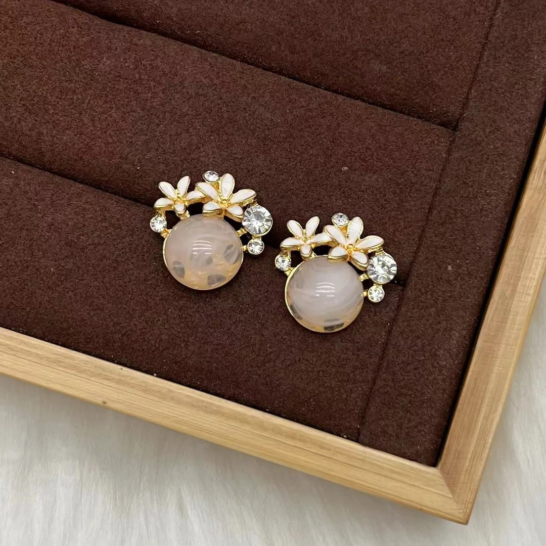 合金亚克力耳饰 远远（YY301） 复古耳钉小巧精致花朵粉色优雅