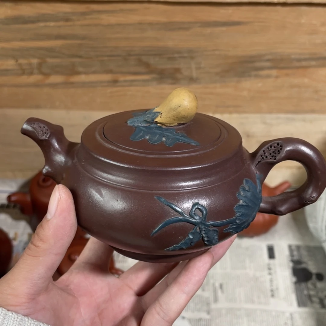 紫砂茶壶老厂紫砂壶一件。