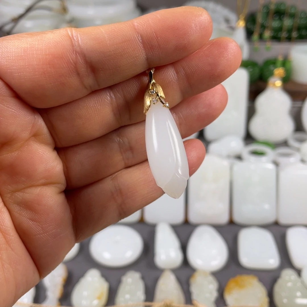 和田玉颈饰未镶嵌好*呢