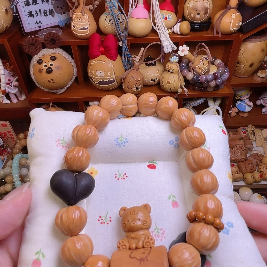 吊坠猴头核桃猴头屁桃黑色爱心坐坐熊手持