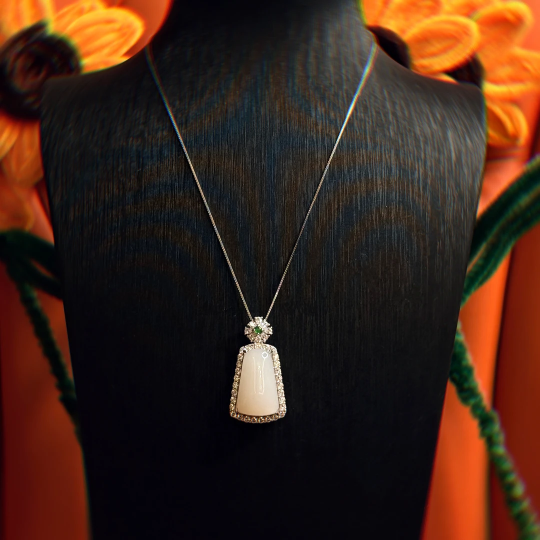 壹屿珠宝 2025103  和田玉典藏无事 牌颈饰