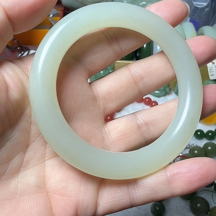 和田玉未镶嵌手镯