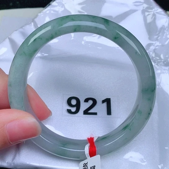 翡翠手镯未镶嵌翡翠手镯