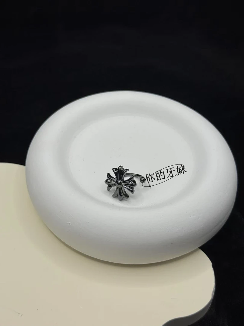 合金耳饰 黑十字耳骨夹【单】ED287精致时尚轻奢百搭甜美气质法式