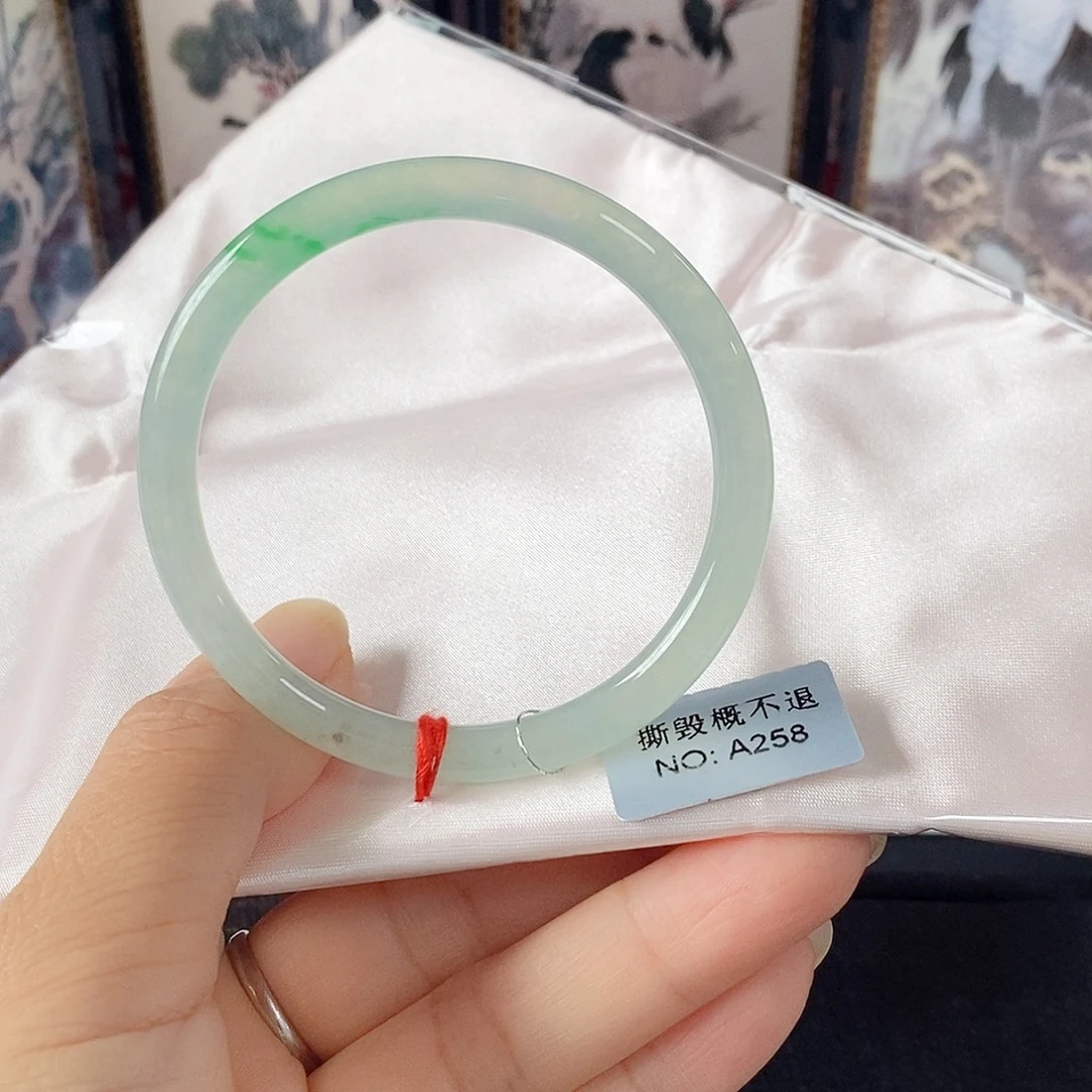翡翠未镶嵌手镯（圆镯）手镯