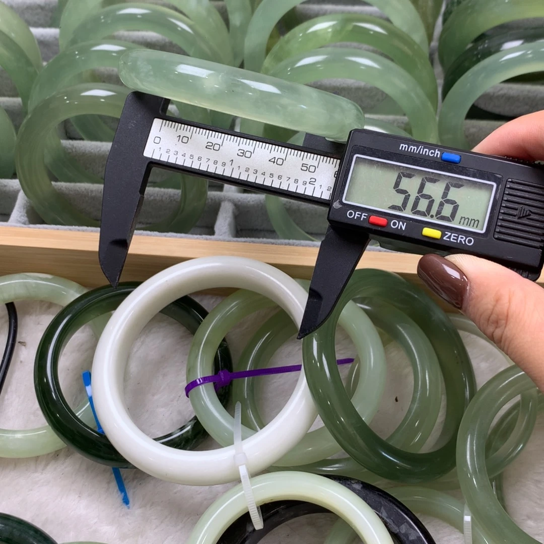 蛇纹石玉未镶嵌手镯253