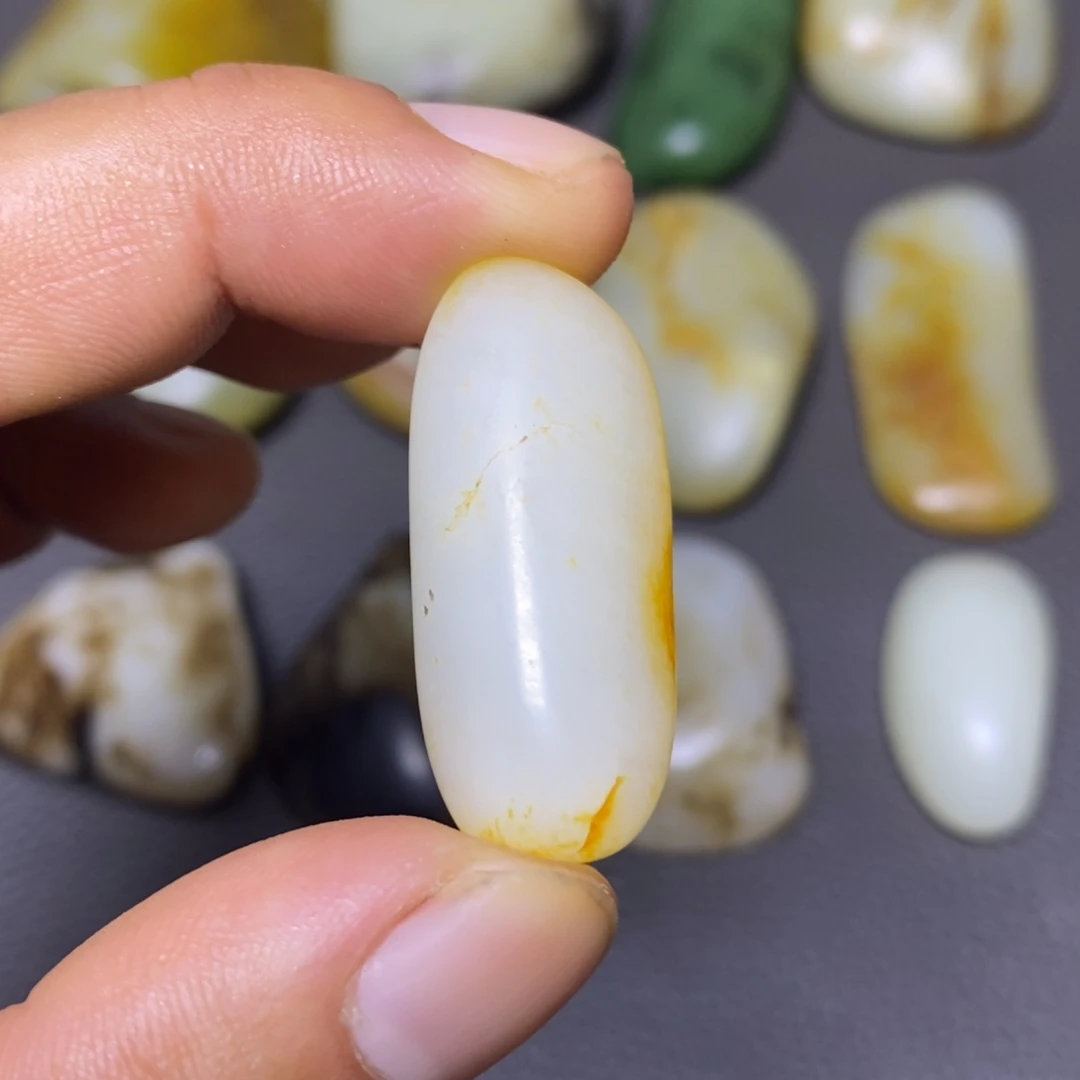 和田玉未镶嵌把件