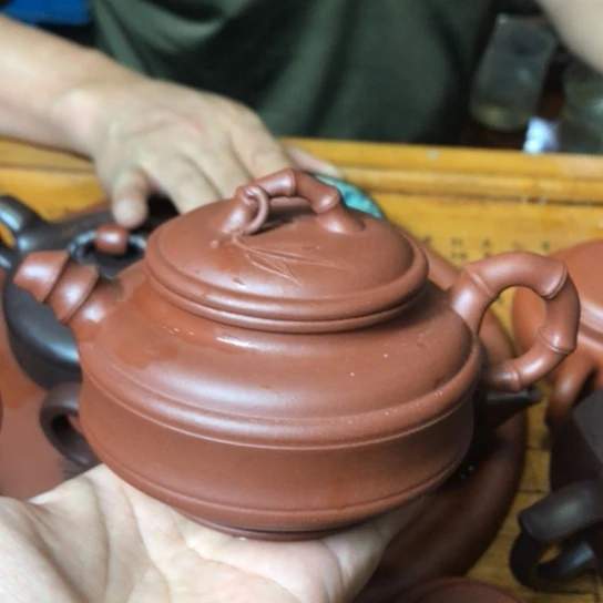 茶壶紫砂双线足鼓壶