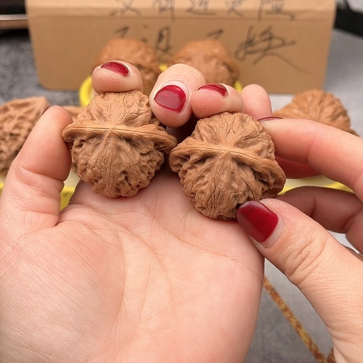 文玩核桃把件那*光红灯修41