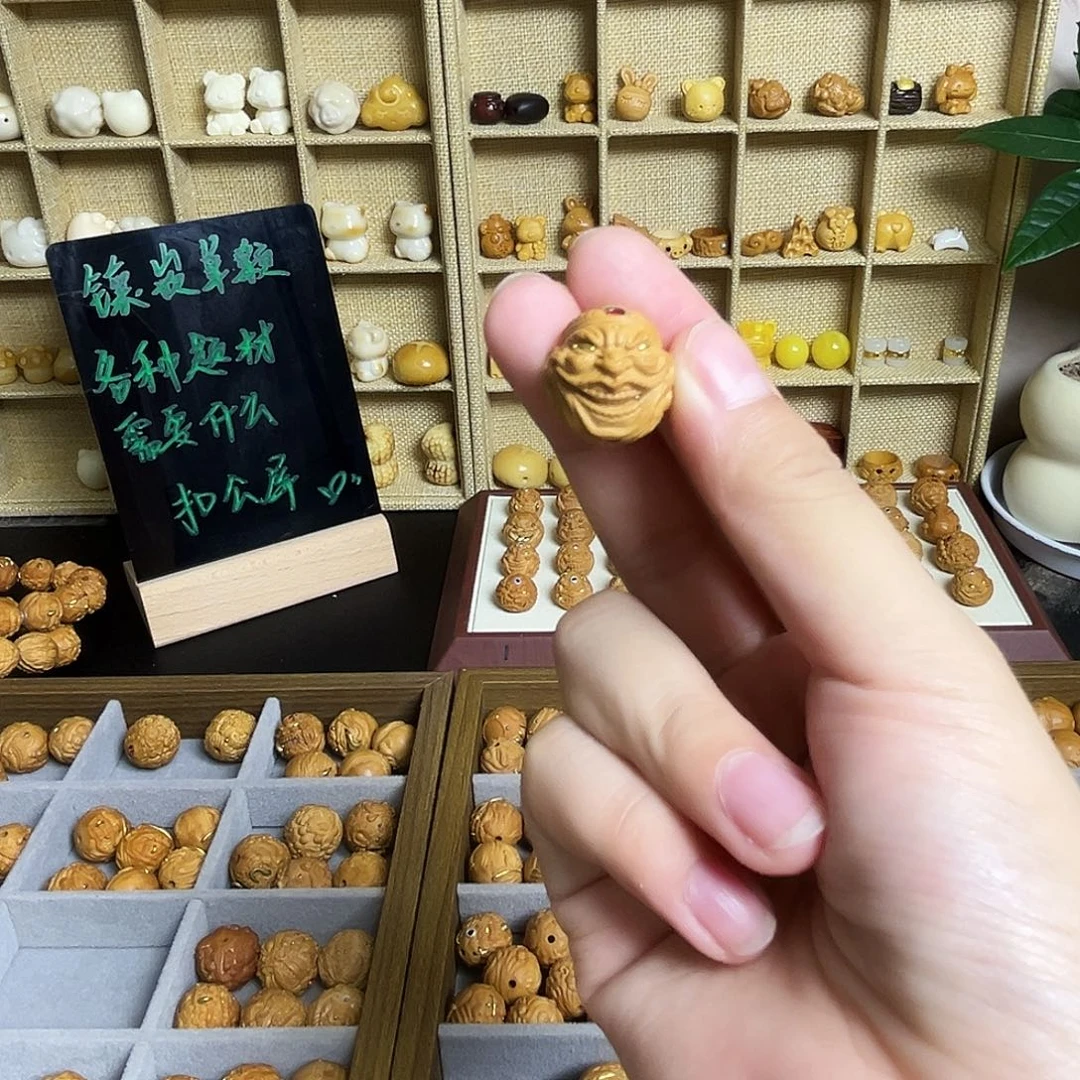 吊坠猴头核桃镶嵌单颗小丑恶僧