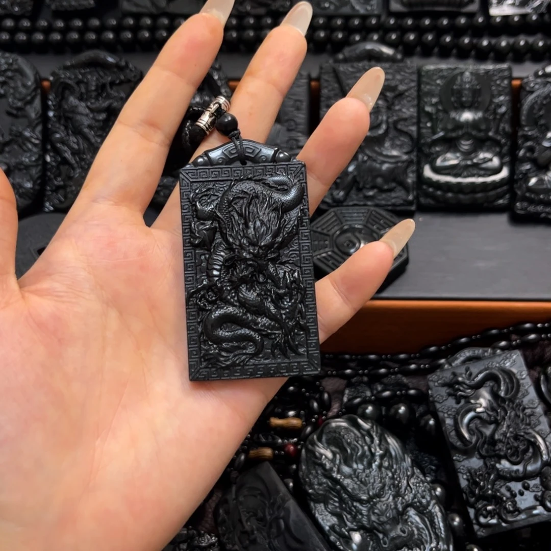 一***茗蛇纹石玉未镶嵌颈饰