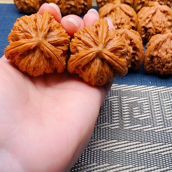震***方文玩核桃吊坠三棱