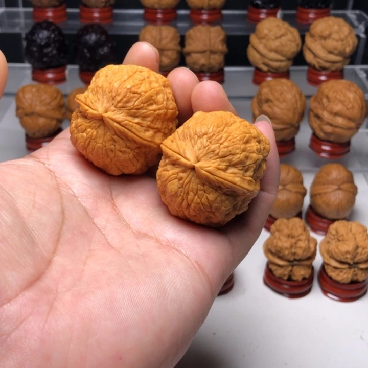 文玩核桃把件3金丝绣球